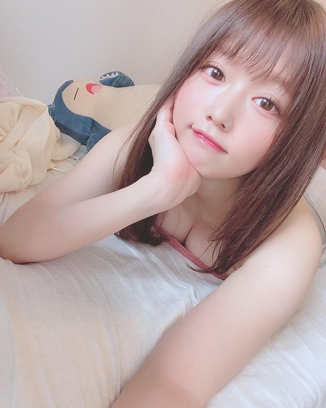 写真樱花妹ゆかっぴぃ嫩乳微露又萌又撩人！